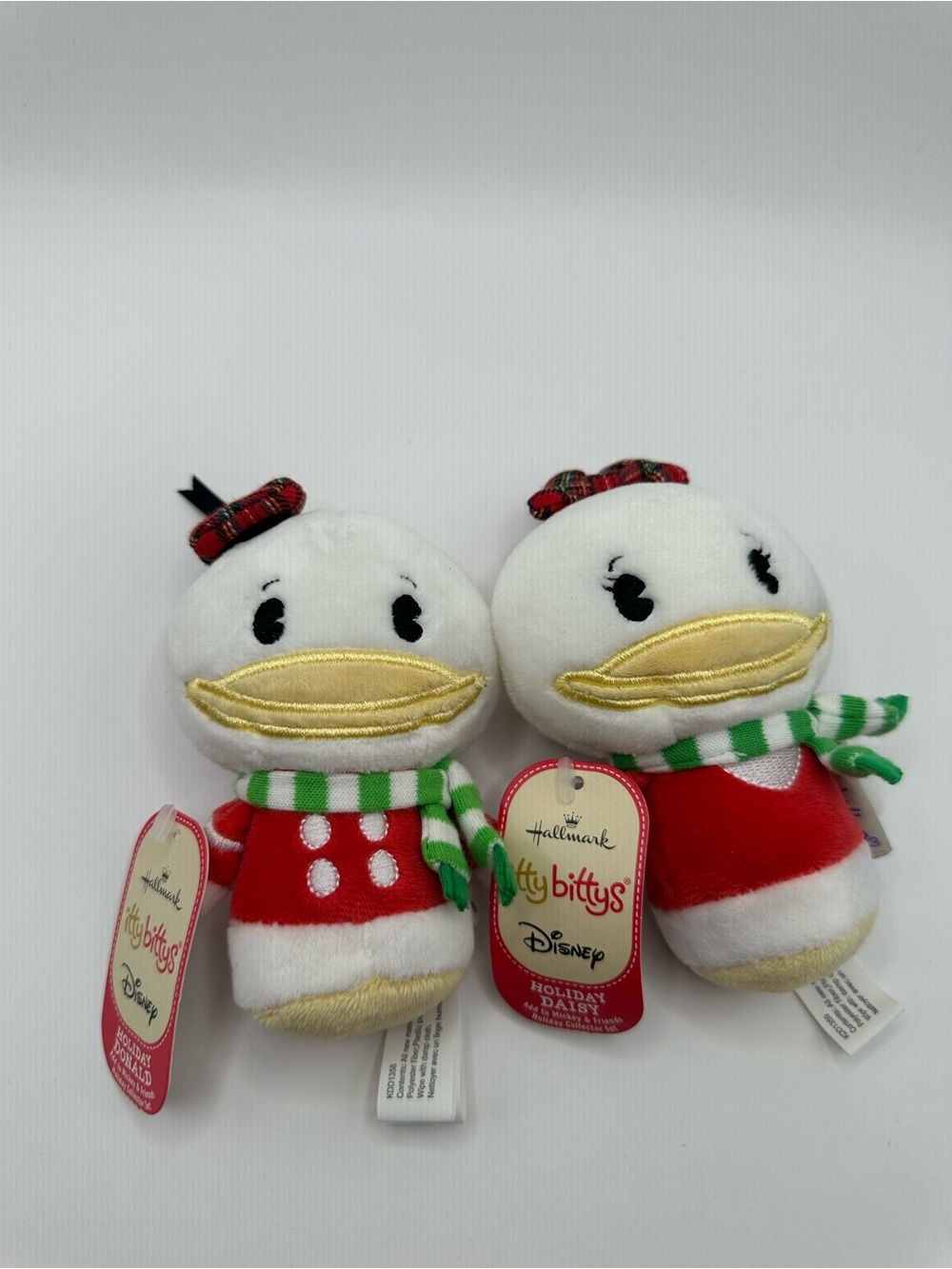 Hallmark itty bittys Disney Holiday Donald Plush Tag - White, Red, Green
